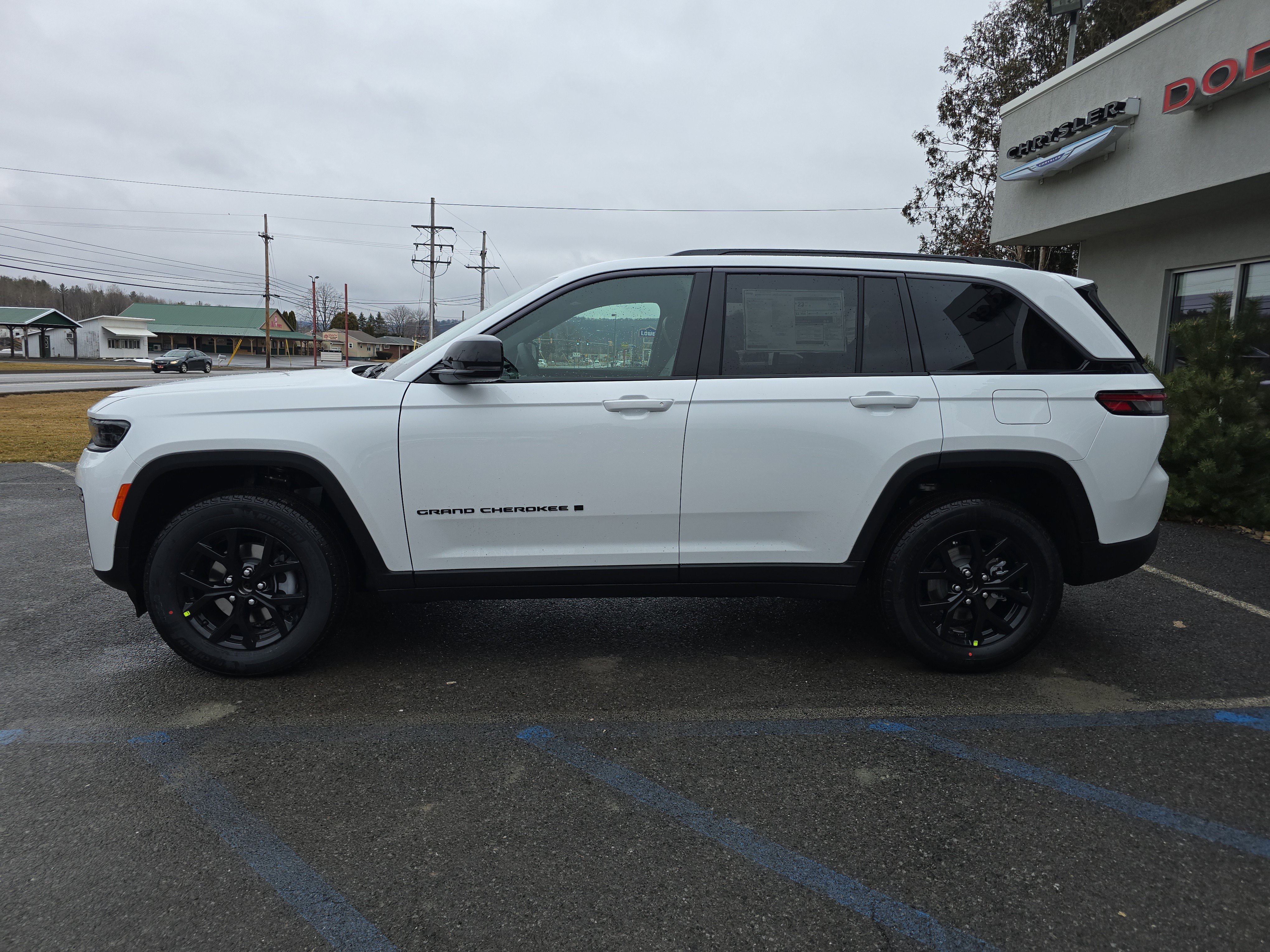 New 2026 Jeep Grand Cherokee Altitude image 7
