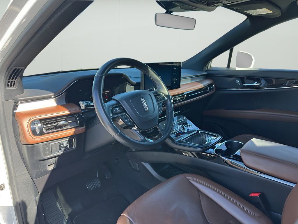 Used 2022 Lincoln Nautilus Reserve image 13