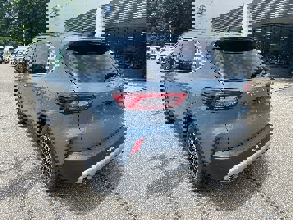 New 2025 Ford Escape Base image 3