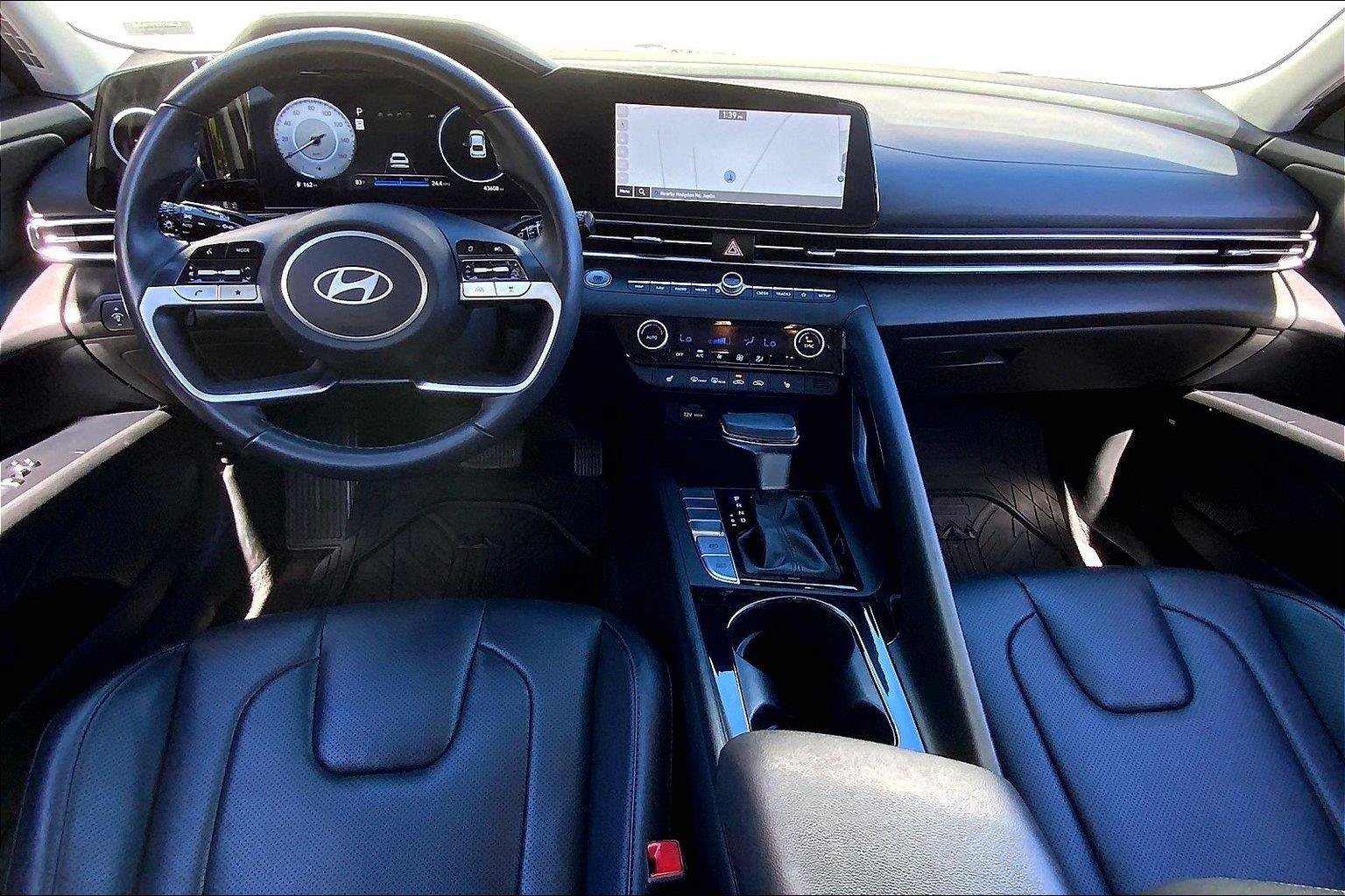 Used 2025 Hyundai Elantra Limited FWD image 14
