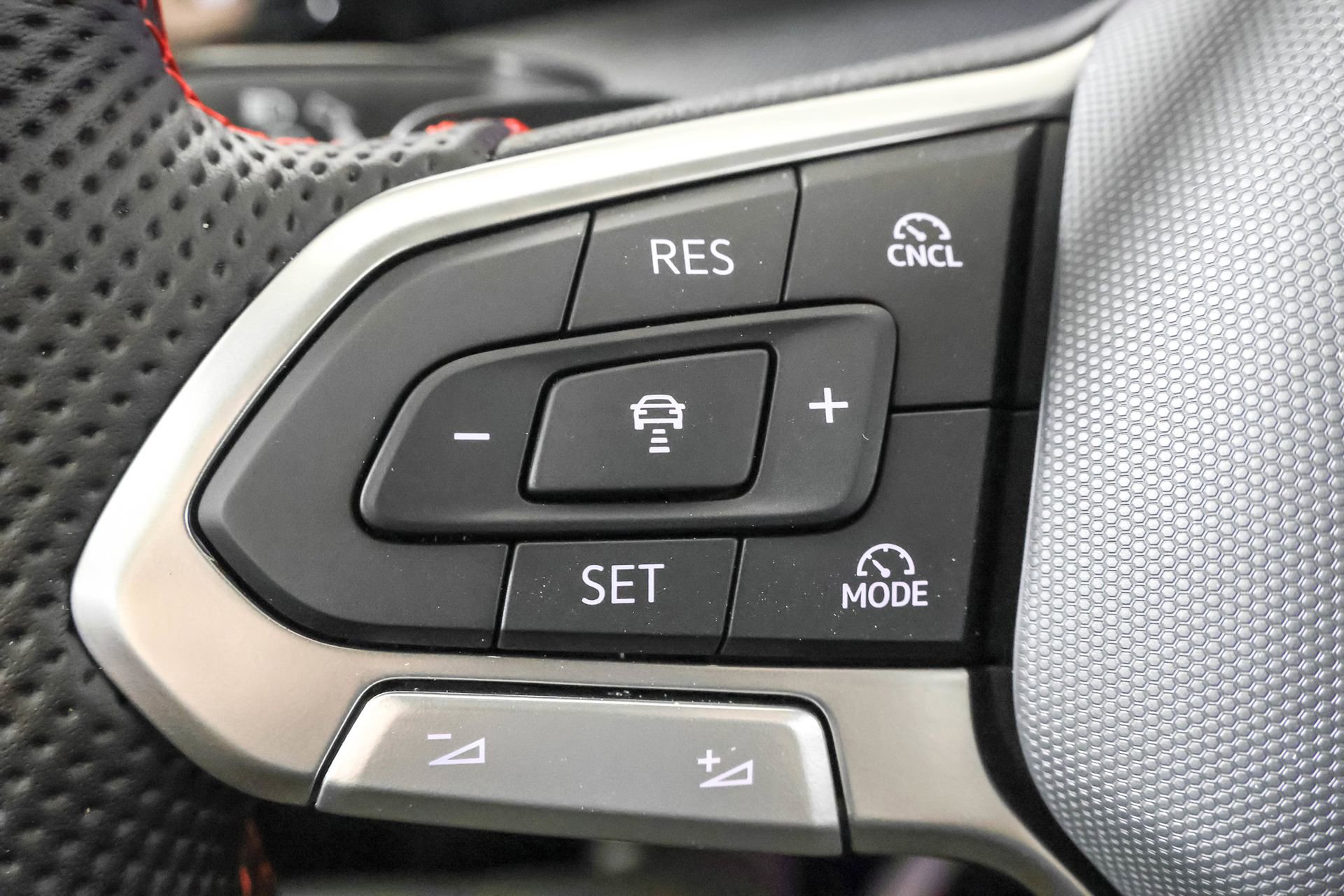 New 2026 Volkswagen GTI SE FWD image 24