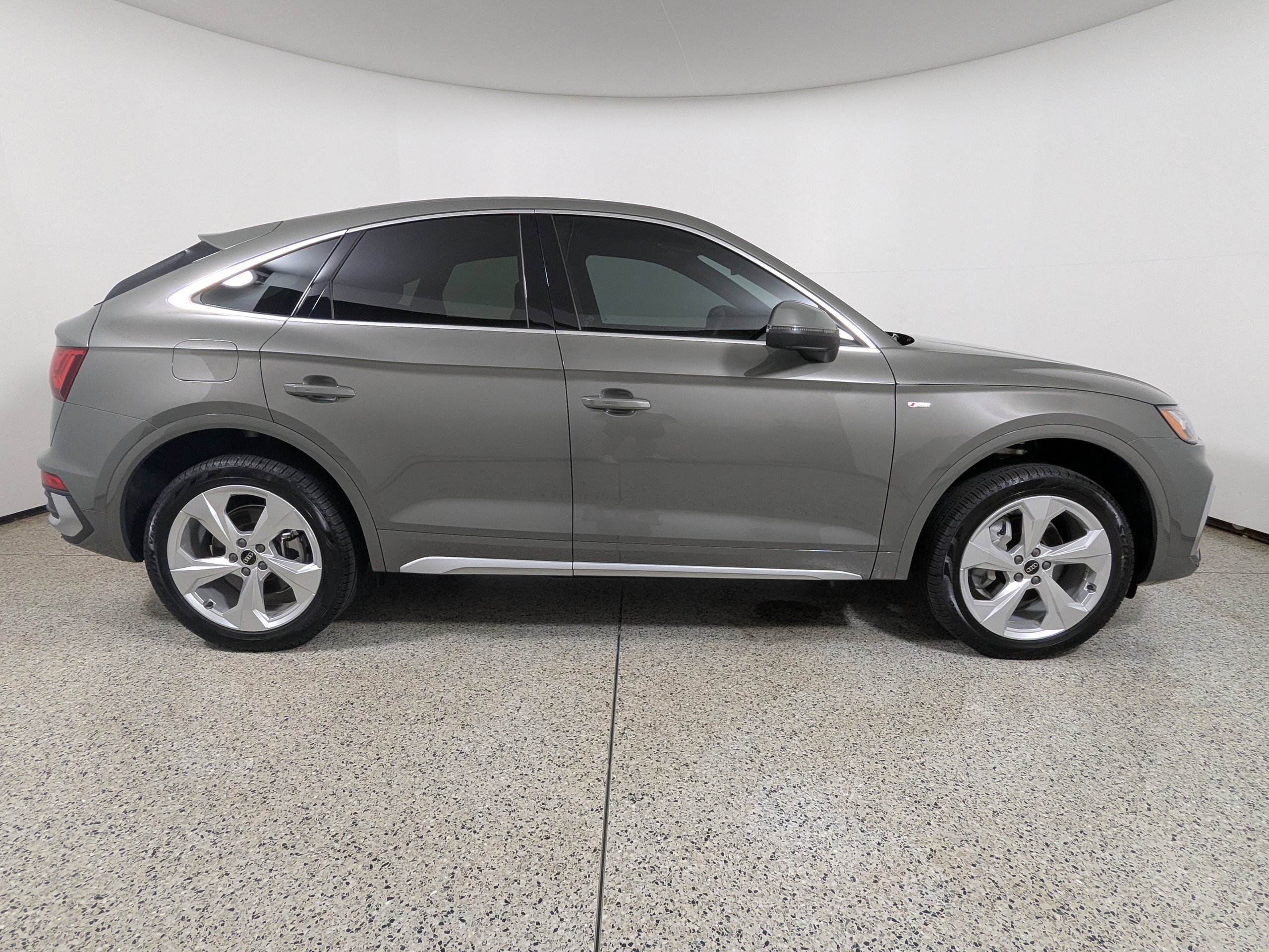 Certified 2025 Audi Q5 2.0T Premium Plus w/ Premium Plus Package image 8
