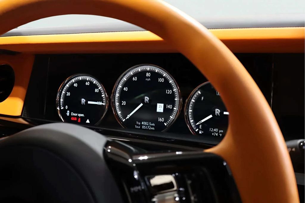 Used 2023 Rolls-Royce Phantom Sedan w/ Leather Finishing Pack RWD image 11
