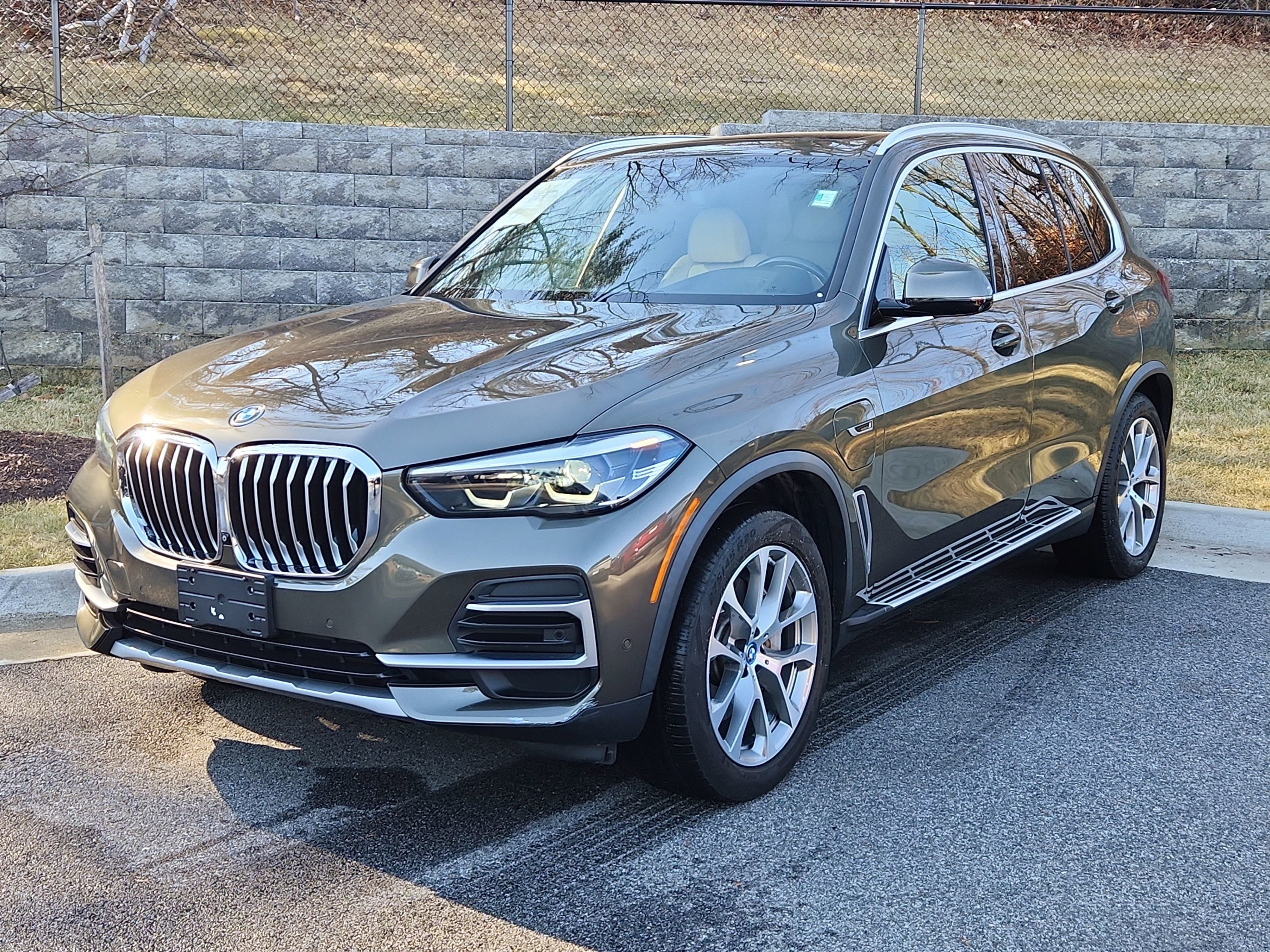 Used 2022 BMW X5 xDrive45e w/ Climate Comfort Package image 1