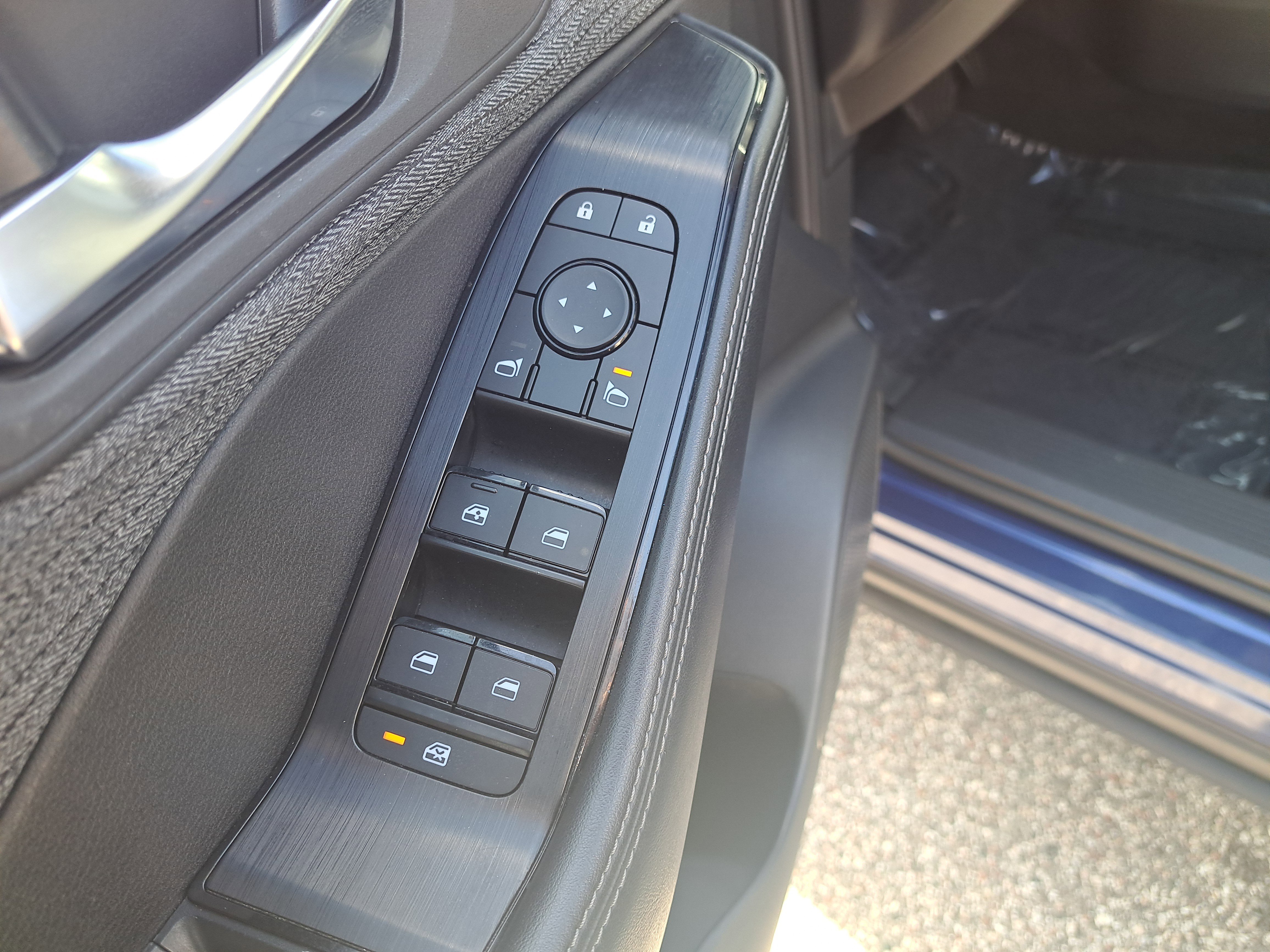 Certified 2023 Nissan Rogue SV image 17