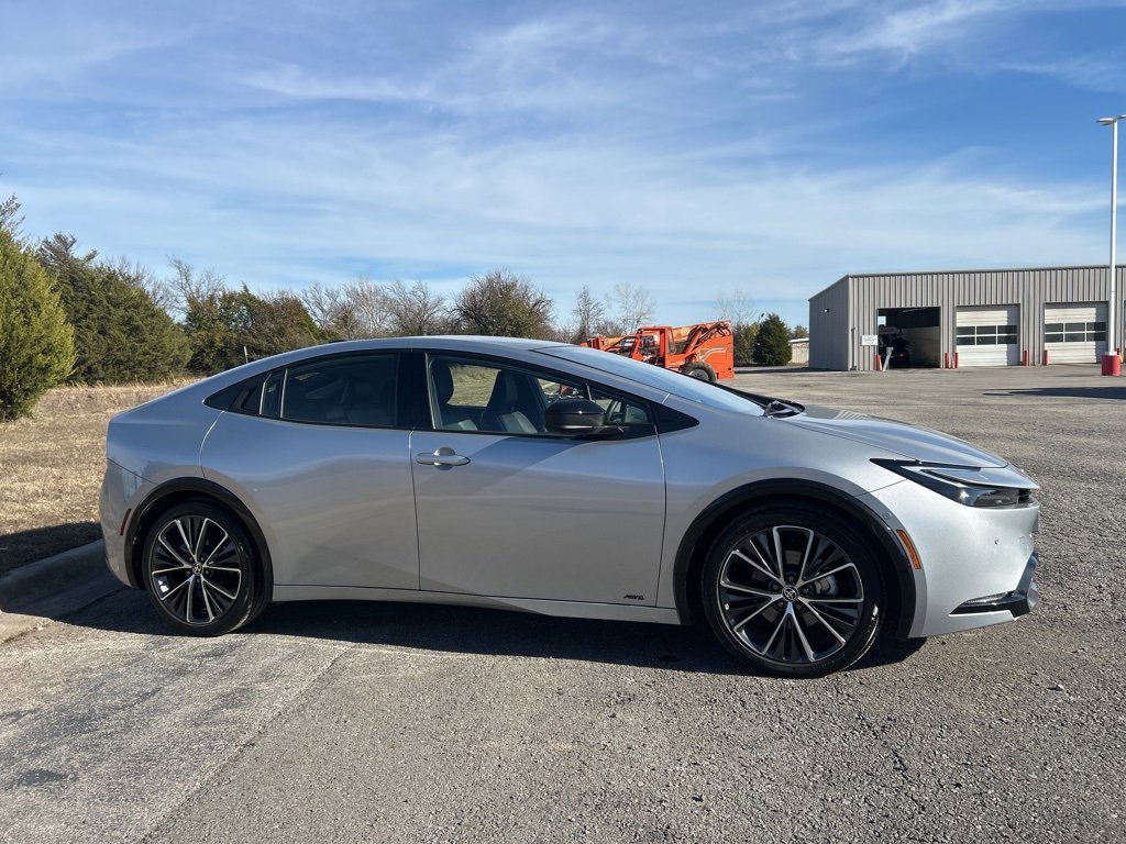 Used 2024 Toyota Prius Limited image 4