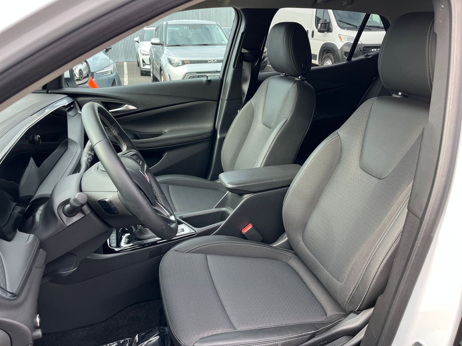 Used 2025 Buick Encore GX Preferred image 35