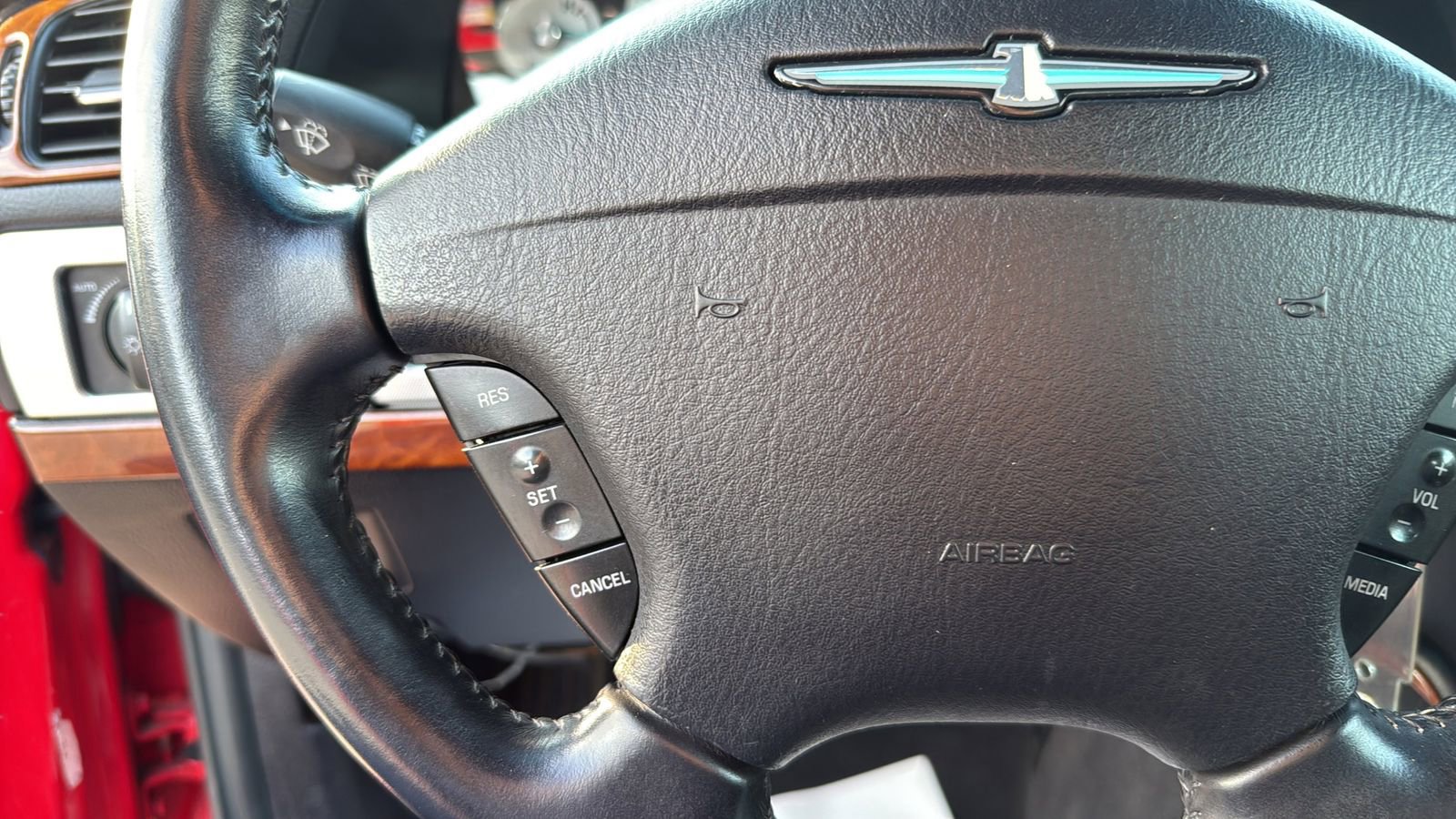 Used 2005 Ford Thunderbird image 16