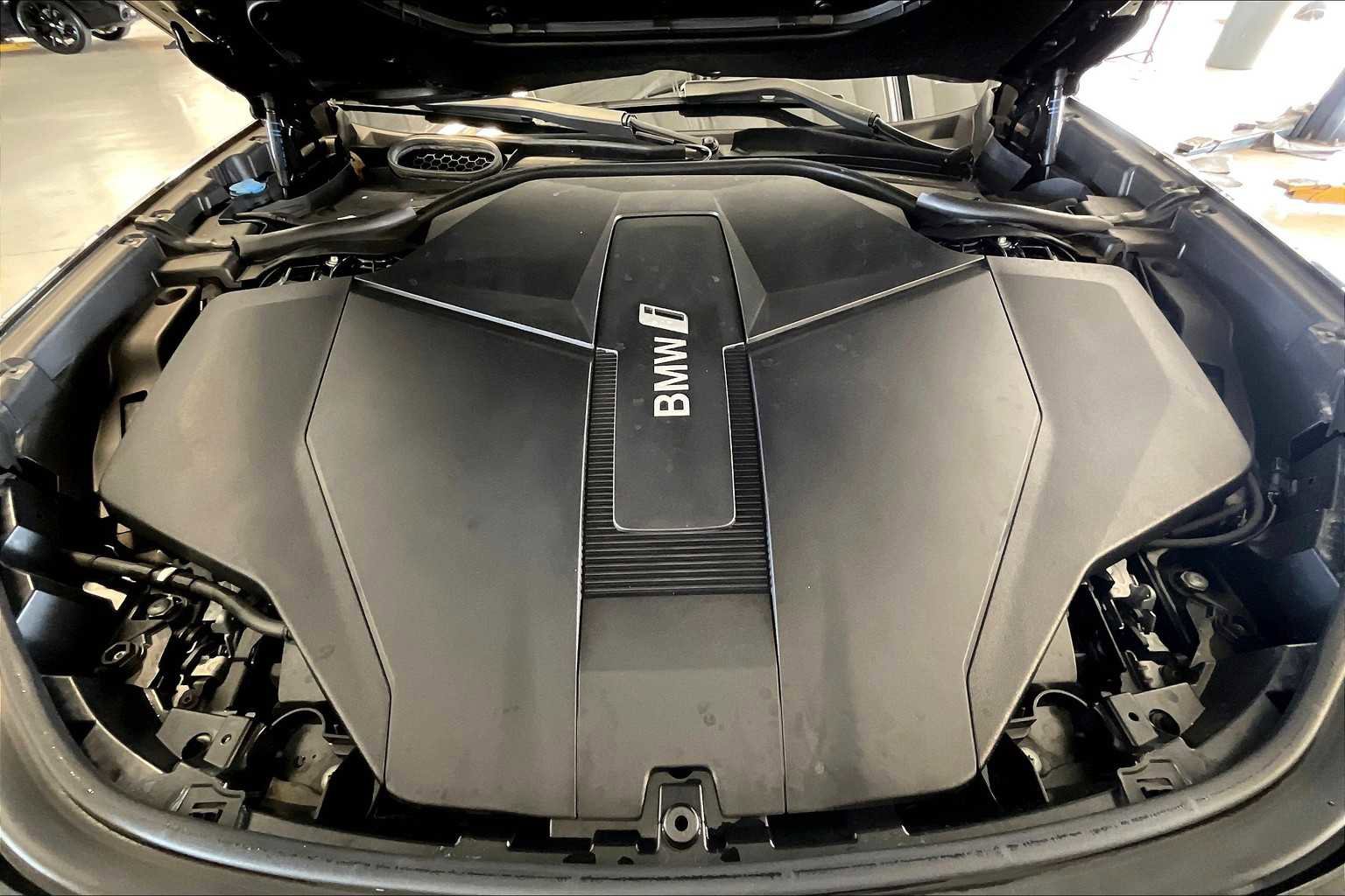 Used 2023 BMW i7 xDrive60 image 28