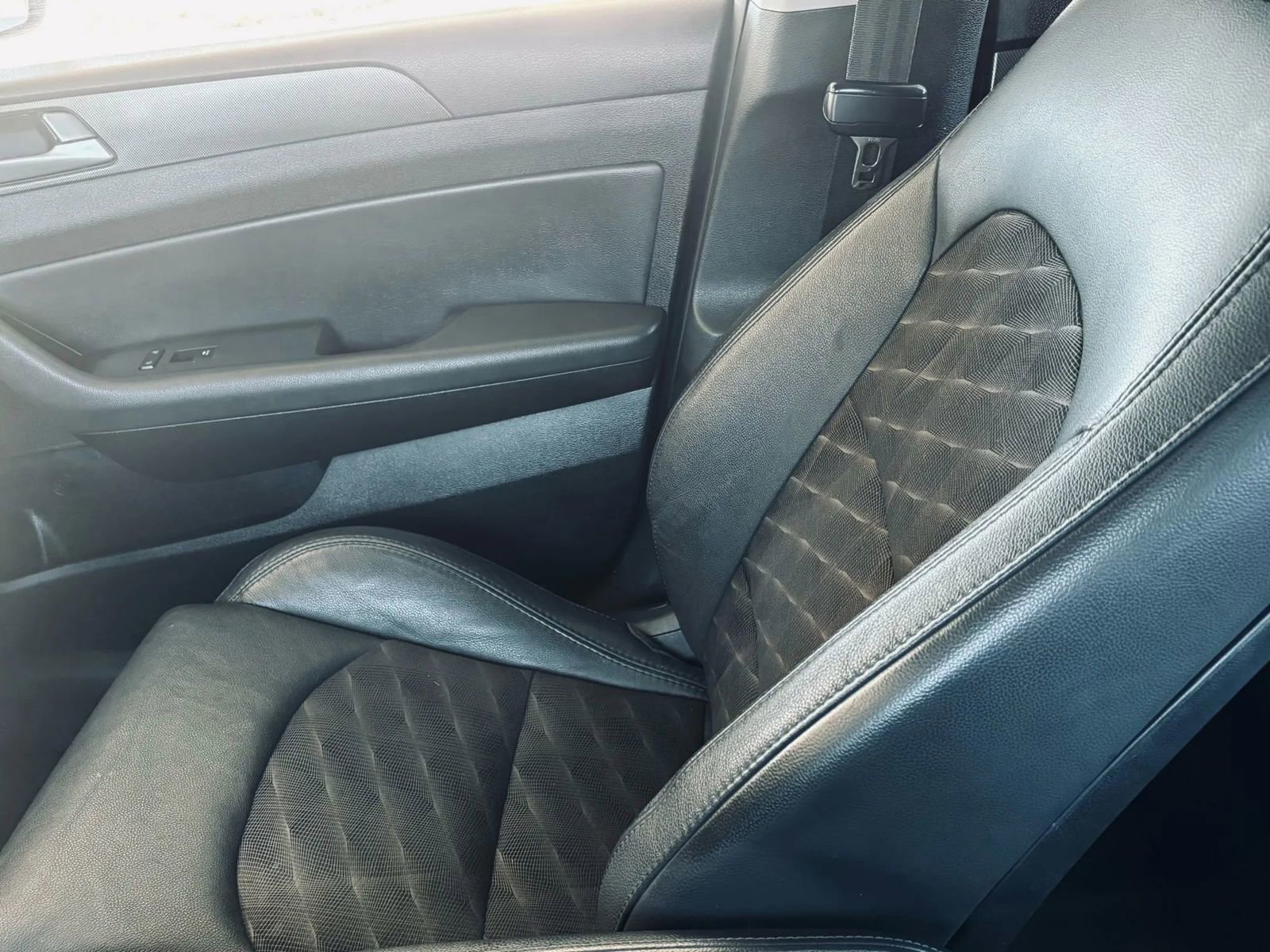 Used 2016 Hyundai Sonata Sport w/ Option Group 02 image 29