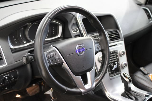 Used 2017 Volvo XC60 T6 Dynamic w/ Preferred Option Package AWD/4WD image 14