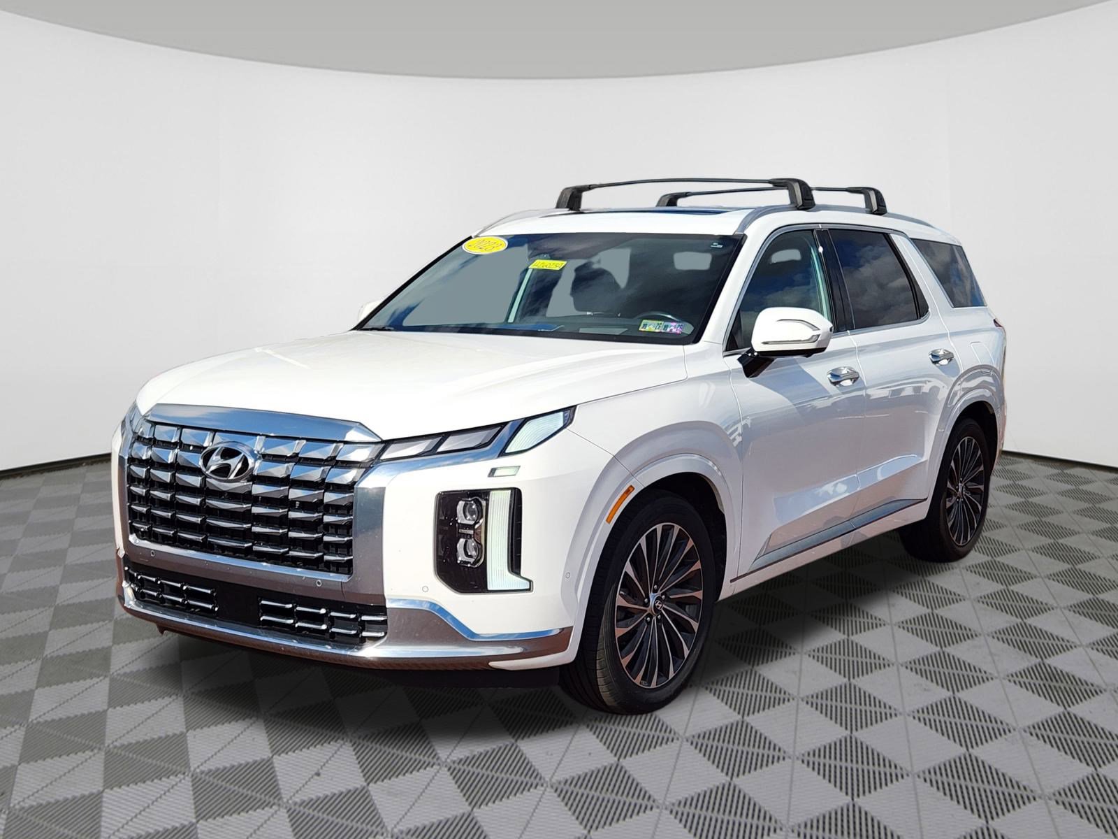 Used 2023 Hyundai Palisade Calligraphy image 2