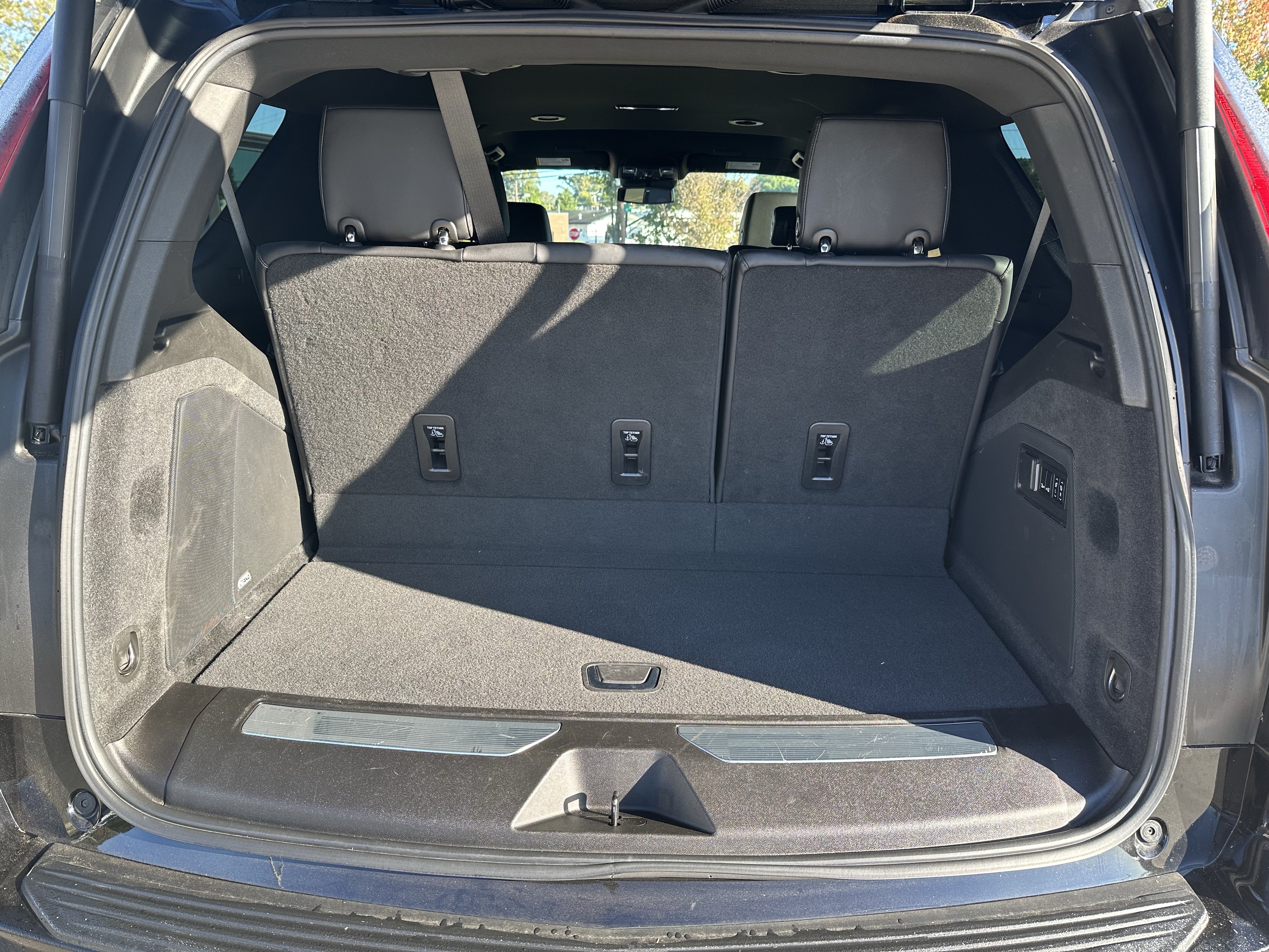 Used 2022 Cadillac Escalade Luxury AWD/4WD image 30