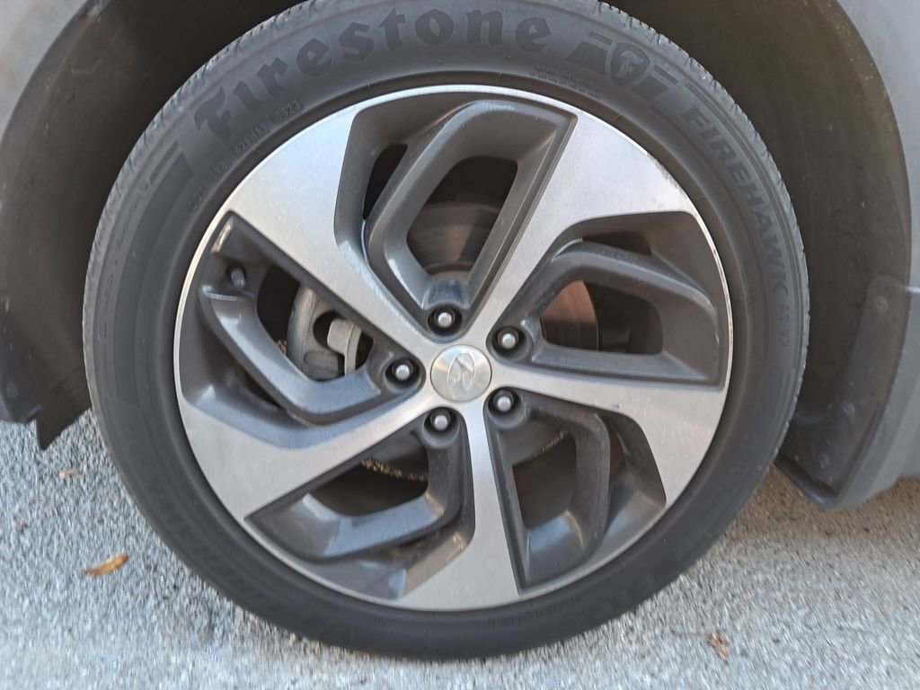 Used 2016 Hyundai Tucson Sport image 3