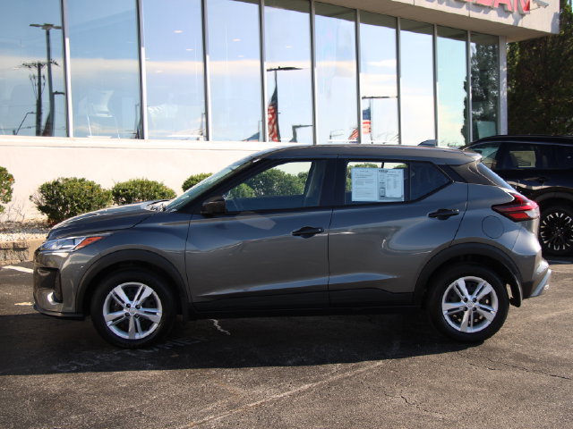 Used 2025 Nissan Kicks Play S FWD image 2