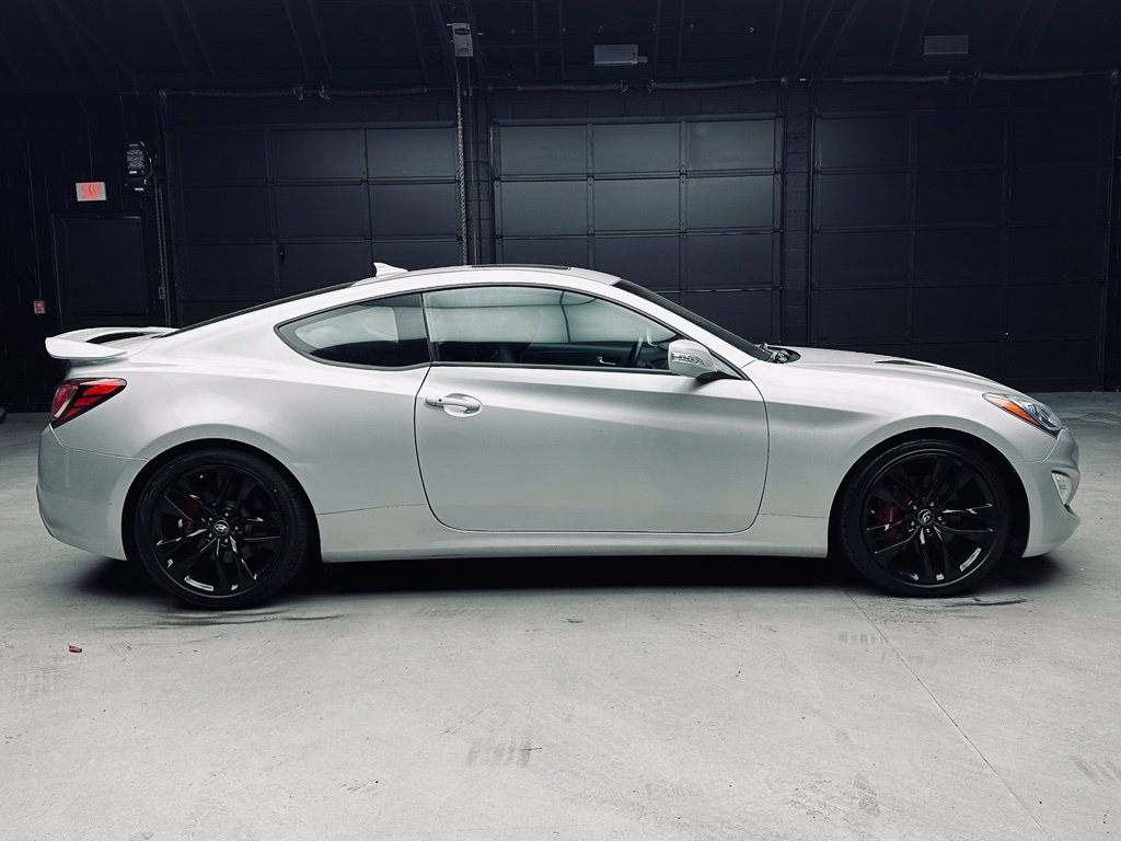 Used 2016 Hyundai Genesis Coupe 3.8 RWD image 12