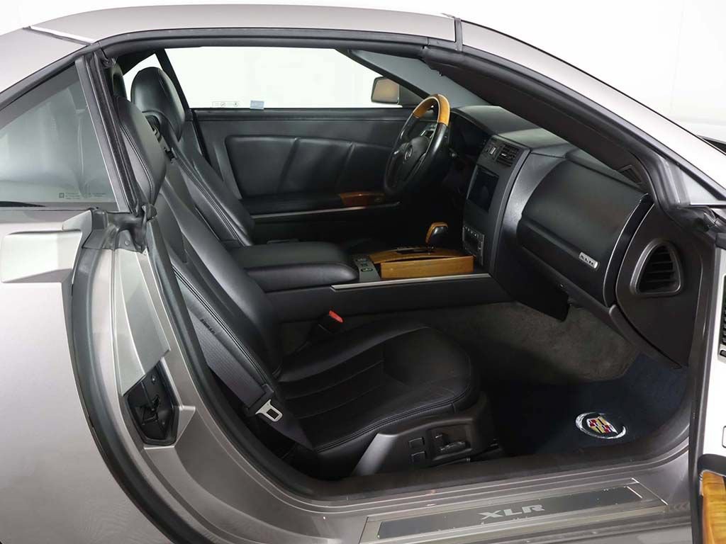 Used 2004 Cadillac XLR RWD image 26