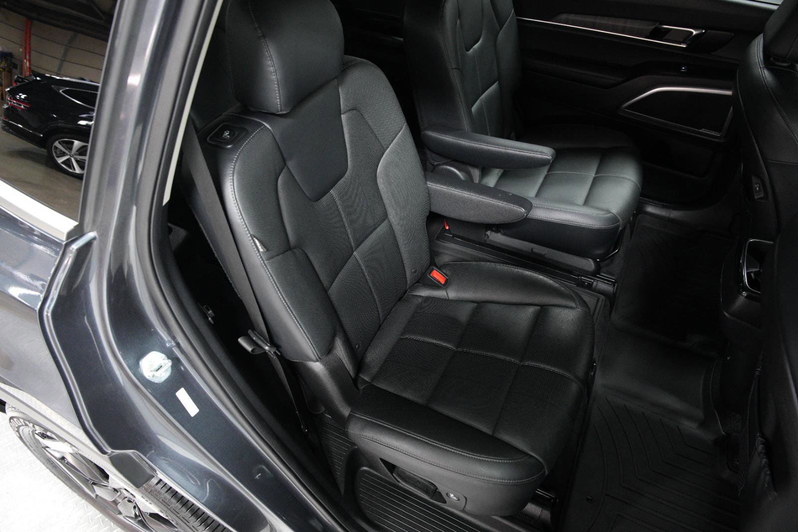 Used 2023 Kia Telluride EX w/ EX Captain's Chair Package image 17