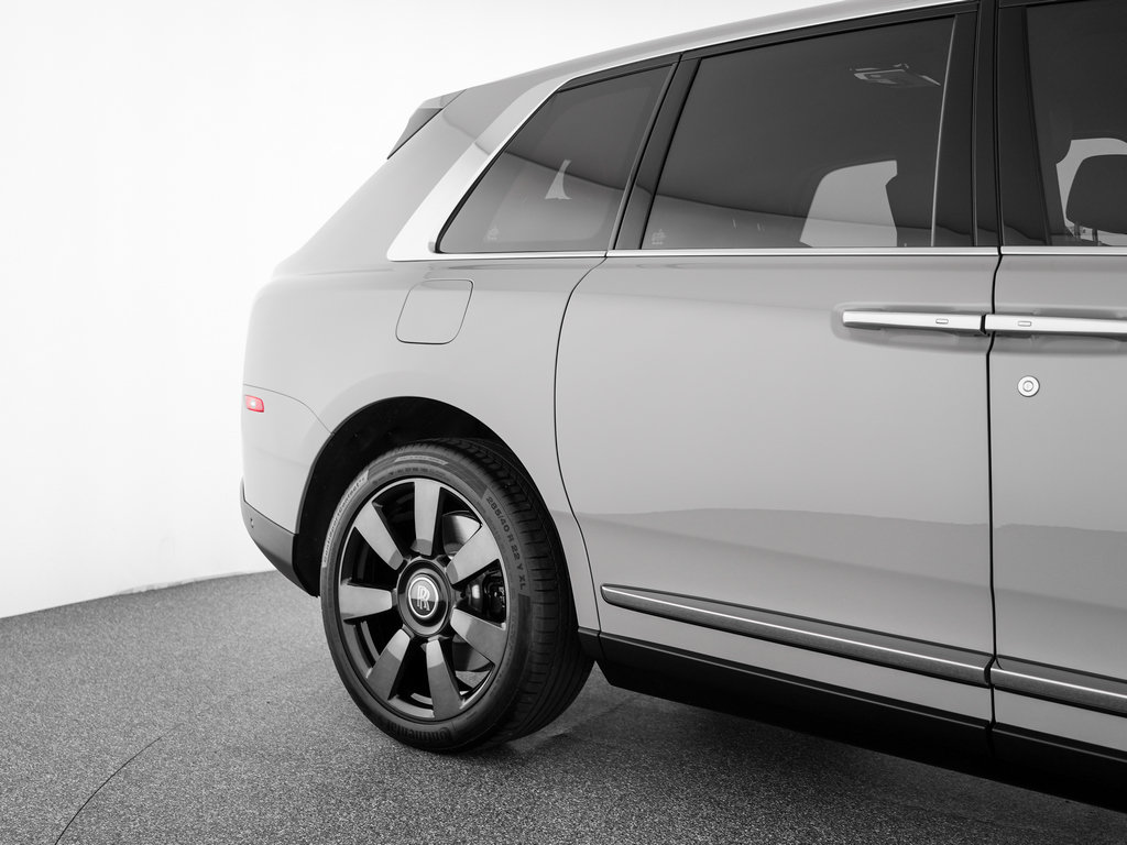 Certified 2024 Rolls-Royce Cullinan AWD/4WD image 43