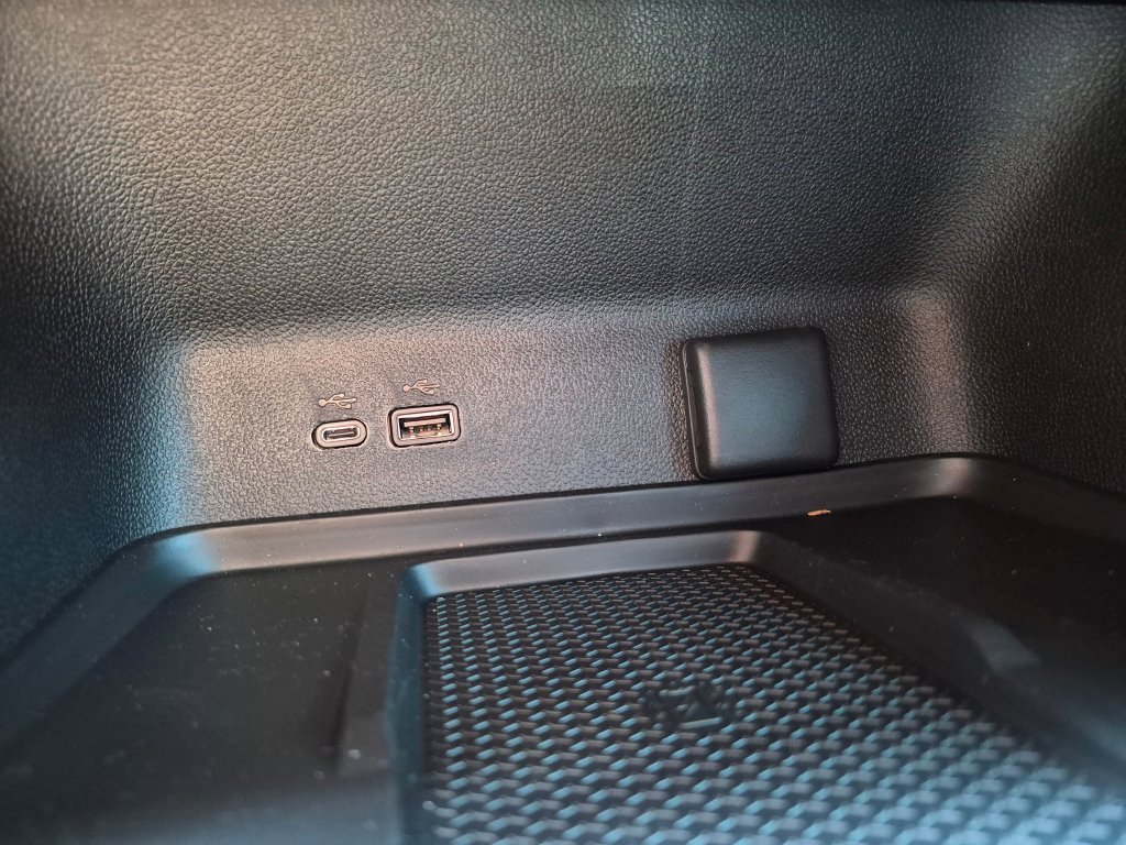 New 2026 Chevrolet Traverse RS w/ LPO, Floor Liner Package FWD image 34