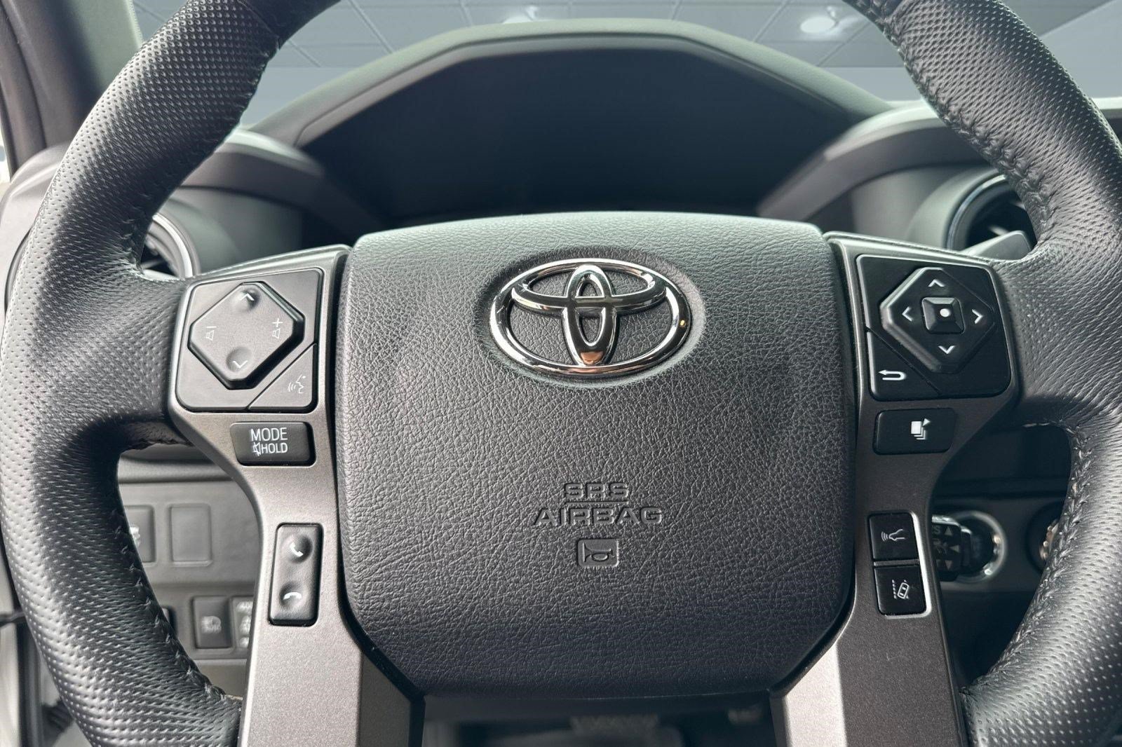 Used 2021 Toyota Tacoma TRD Off-Road w/ Technology Package AWD/4WD image 10