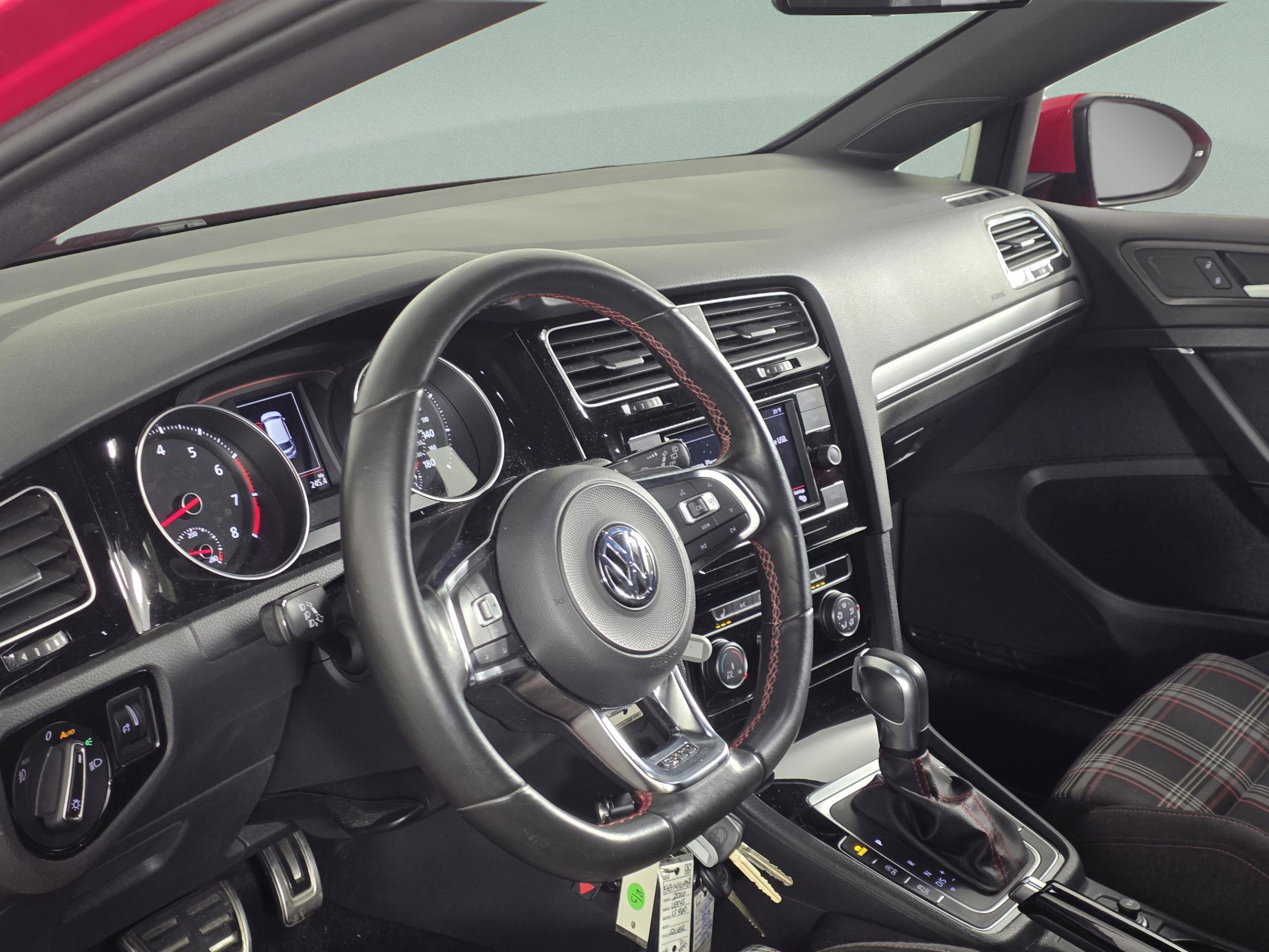 Used 2020 Volkswagen Golf S image 10