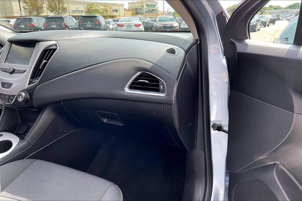 Used 2017 Chevrolet Cruze LS FWD image 19
