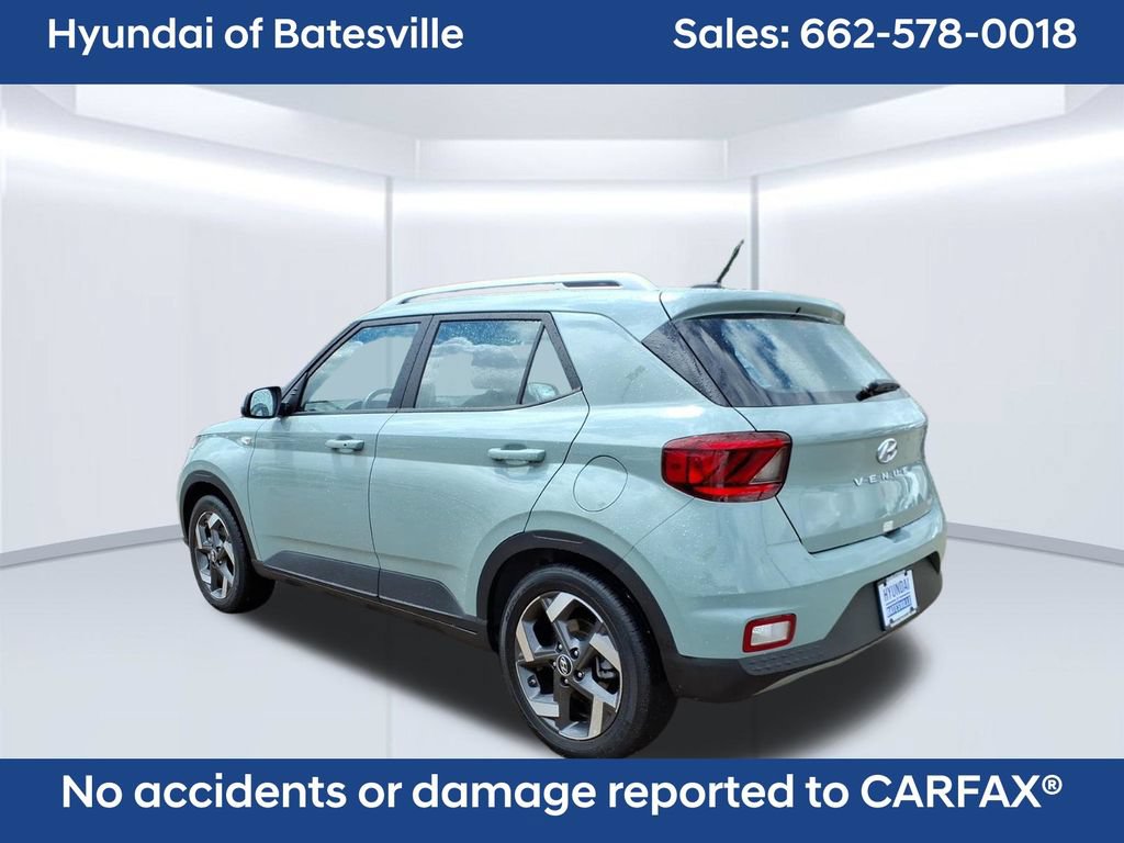 Used 2025 Hyundai Venue SEL FWD image 3