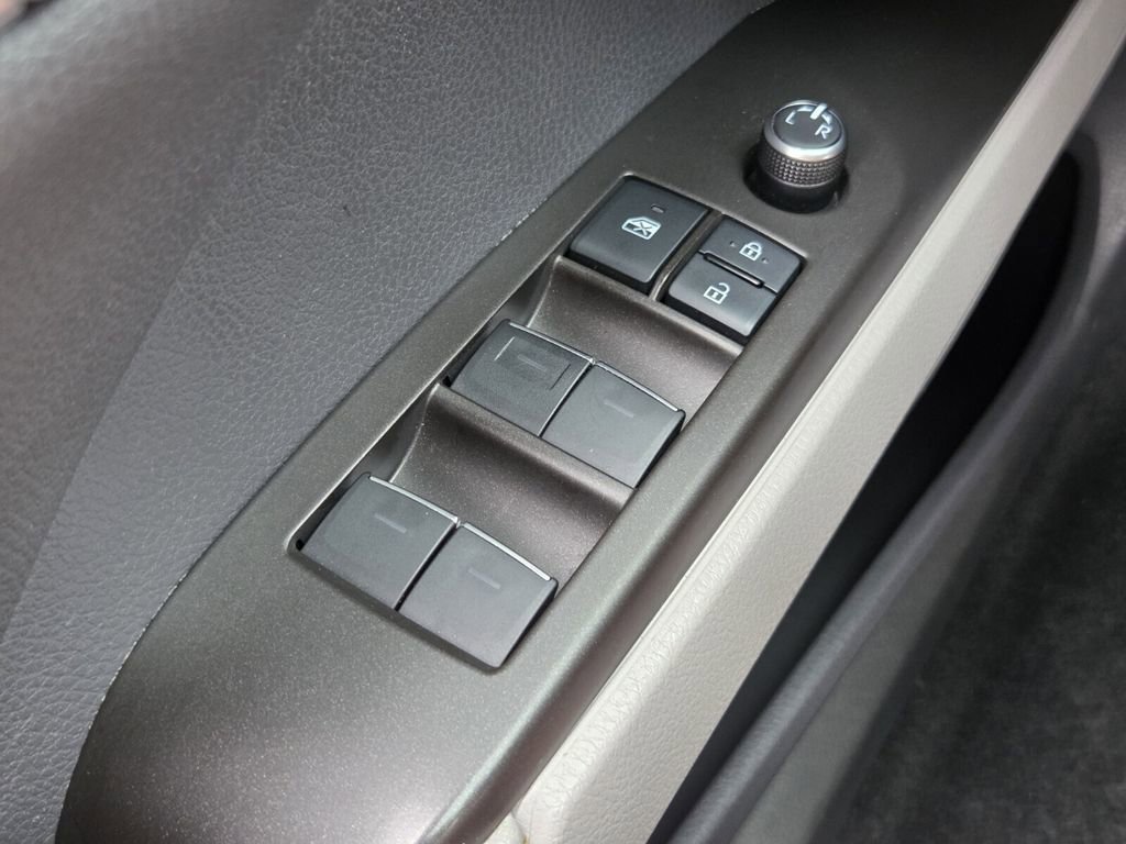 Used 2022 Toyota Camry XLE w/ Navigation Upgrade Package image 24