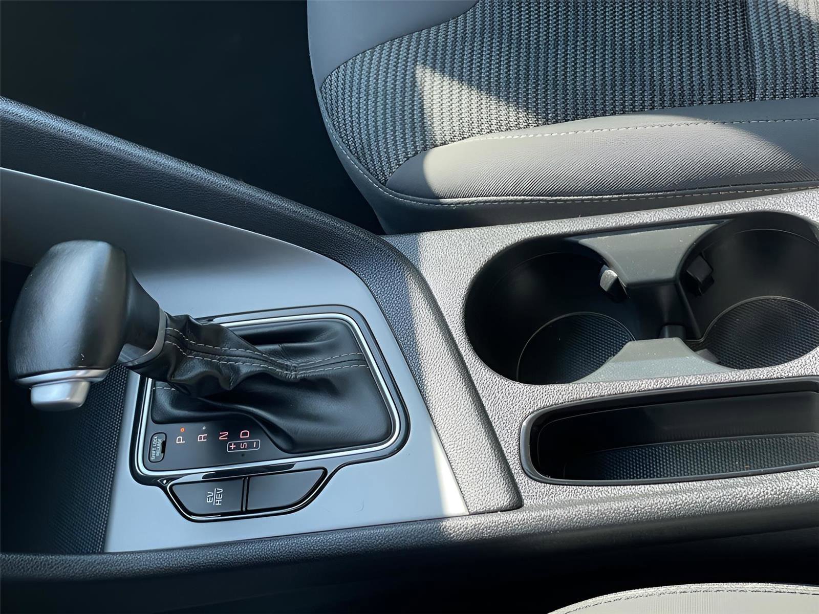 Used 2018 Kia Niro LX image 30