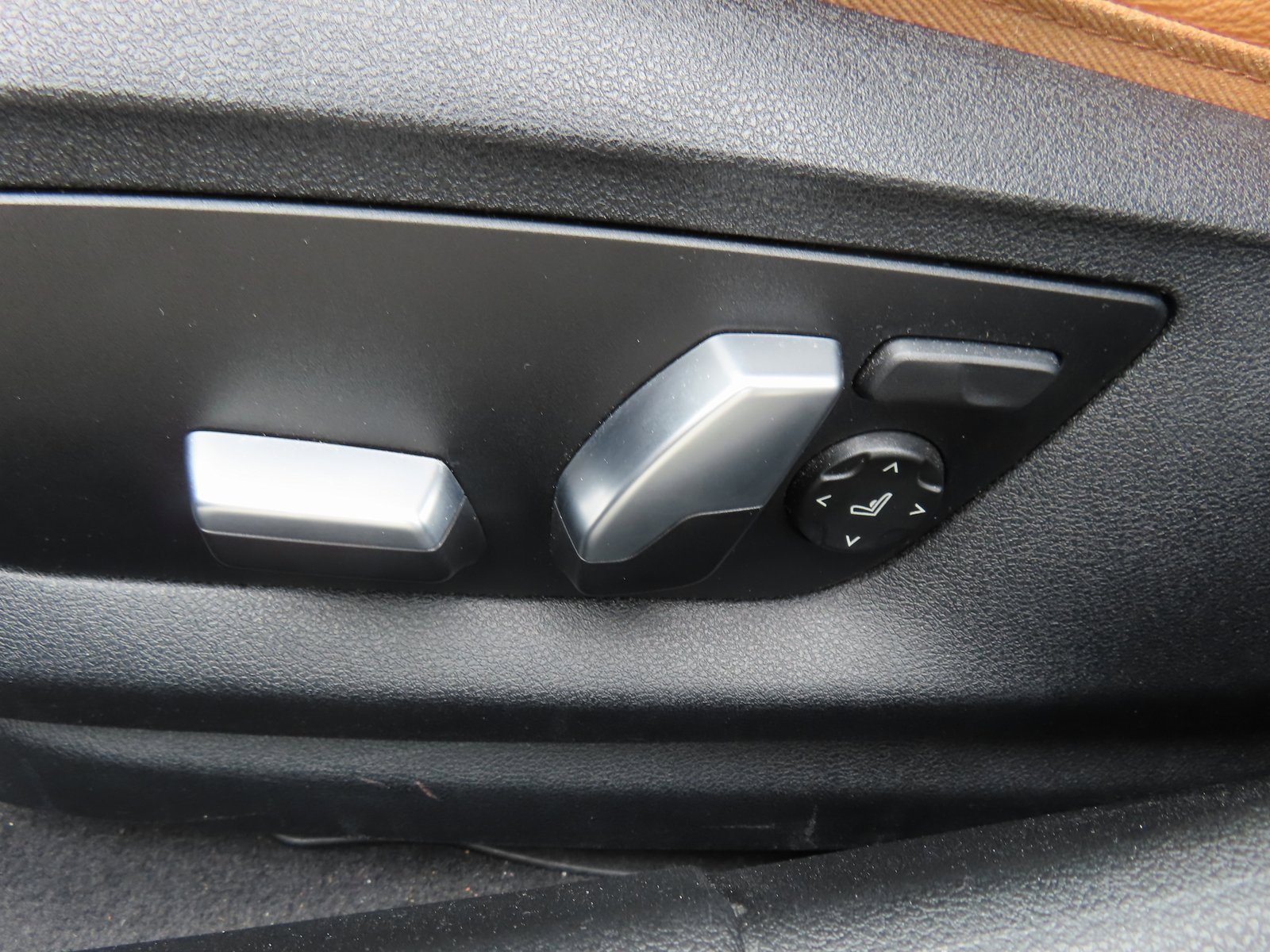 Used 2021 BMW 530i xDrive w/ Premium Package image 32