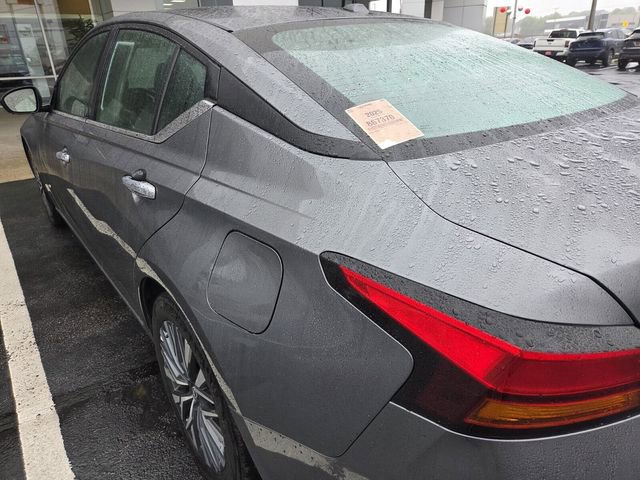 Used 2025 Nissan Altima 2.5 SV FWD image 9