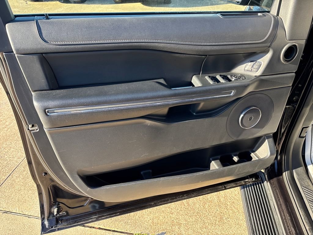 Used 2024 Ford Expedition XLT image 11