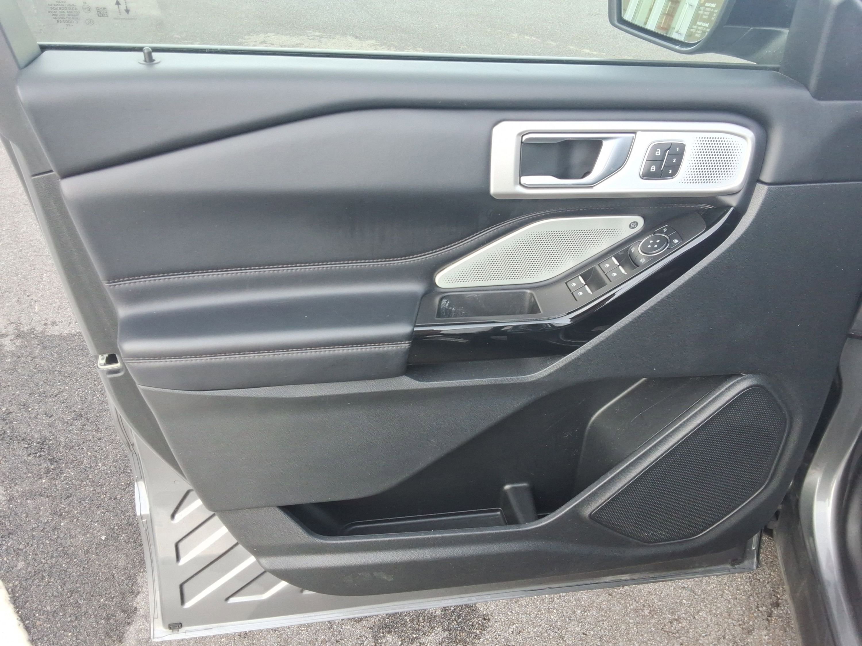 Used 2022 Ford Explorer Platinum w/ Equipment Group 601A image 20