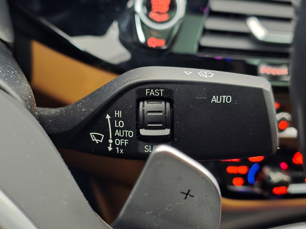 Used 2021 BMW M550i xDrive w/ Executive Package image 39