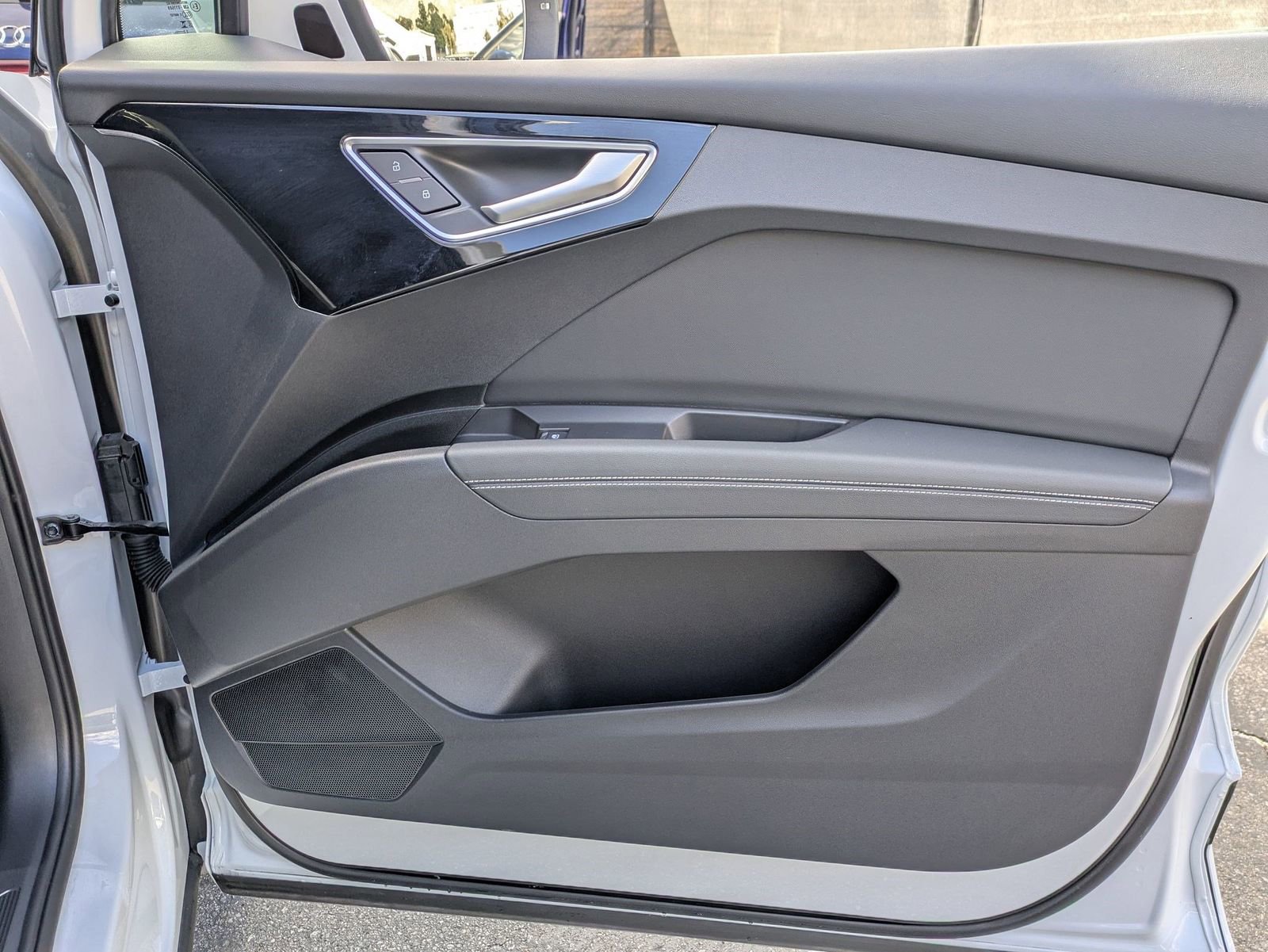 Used 2024 Audi Q4 e-tron Prestige image 19