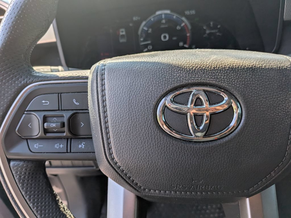 Used 2025 Toyota Tundra Limited AWD/4WD image 14