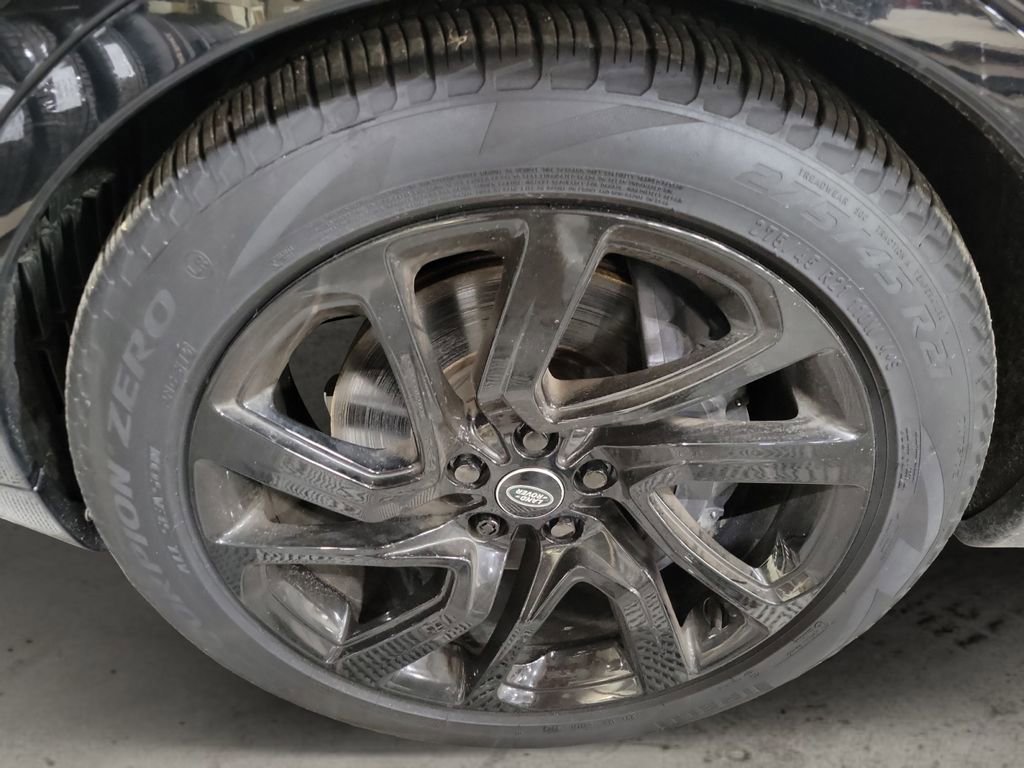 Certified 2024 Land Rover Discovery Dynamic SE image 9