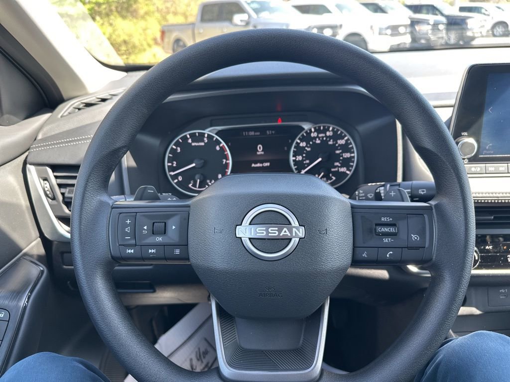 Used 2025 Nissan Rogue S image 17