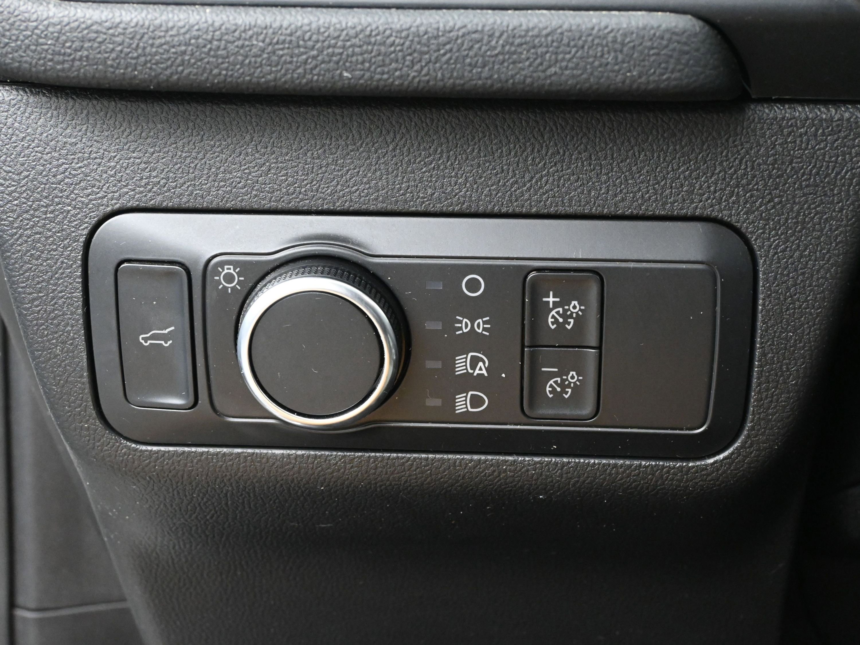 Used 2022 Ford Escape SE w/ SE Sport Appearance Package image 11