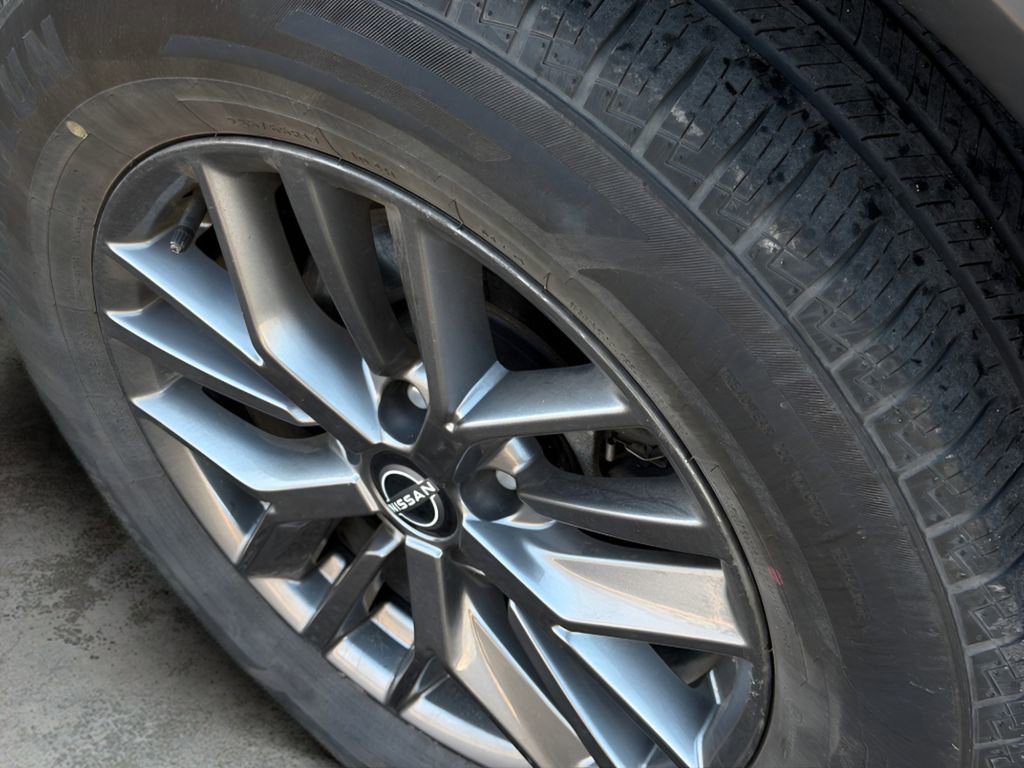 Used 2023 Nissan Rogue S image 19