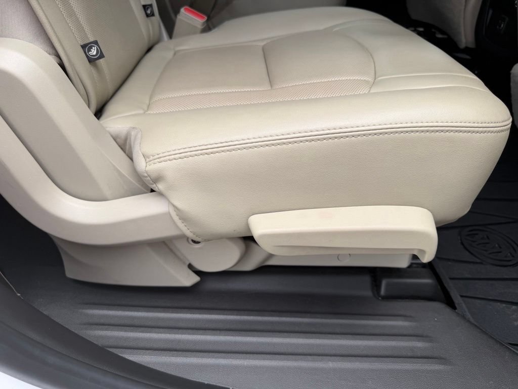 Used 2020 Buick Enclave Essence FWD image 37