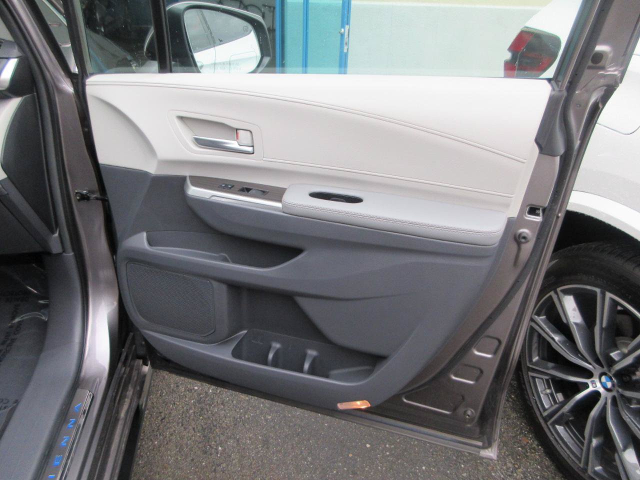 Used 2024 Toyota Sienna Limited AWD image 21