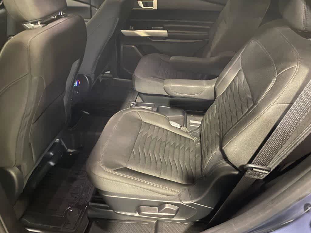 Used 2021 Ford Explorer XLT AWD/4WD image 16