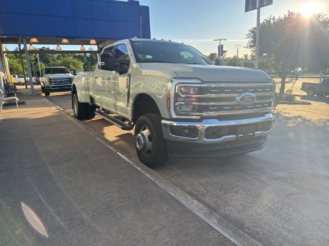 Used 2025 Ford F350 Lariat image 3