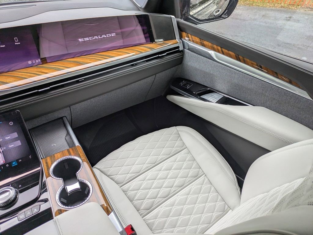 Certified 2025 Cadillac Escalade Premium Luxury Platinum w/ LPO, Radiant Package RWD image 20