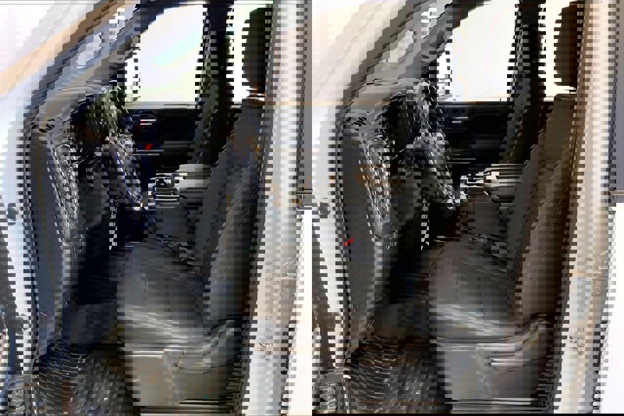 Used 2023 Chevrolet Silverado 2500 LT w/ Snow Plow Prep/Camper Package image 15