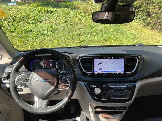 Used 2021 Chrysler Pacifica Touring-L w/ Premium & Safety Sphere Group FWD image 10