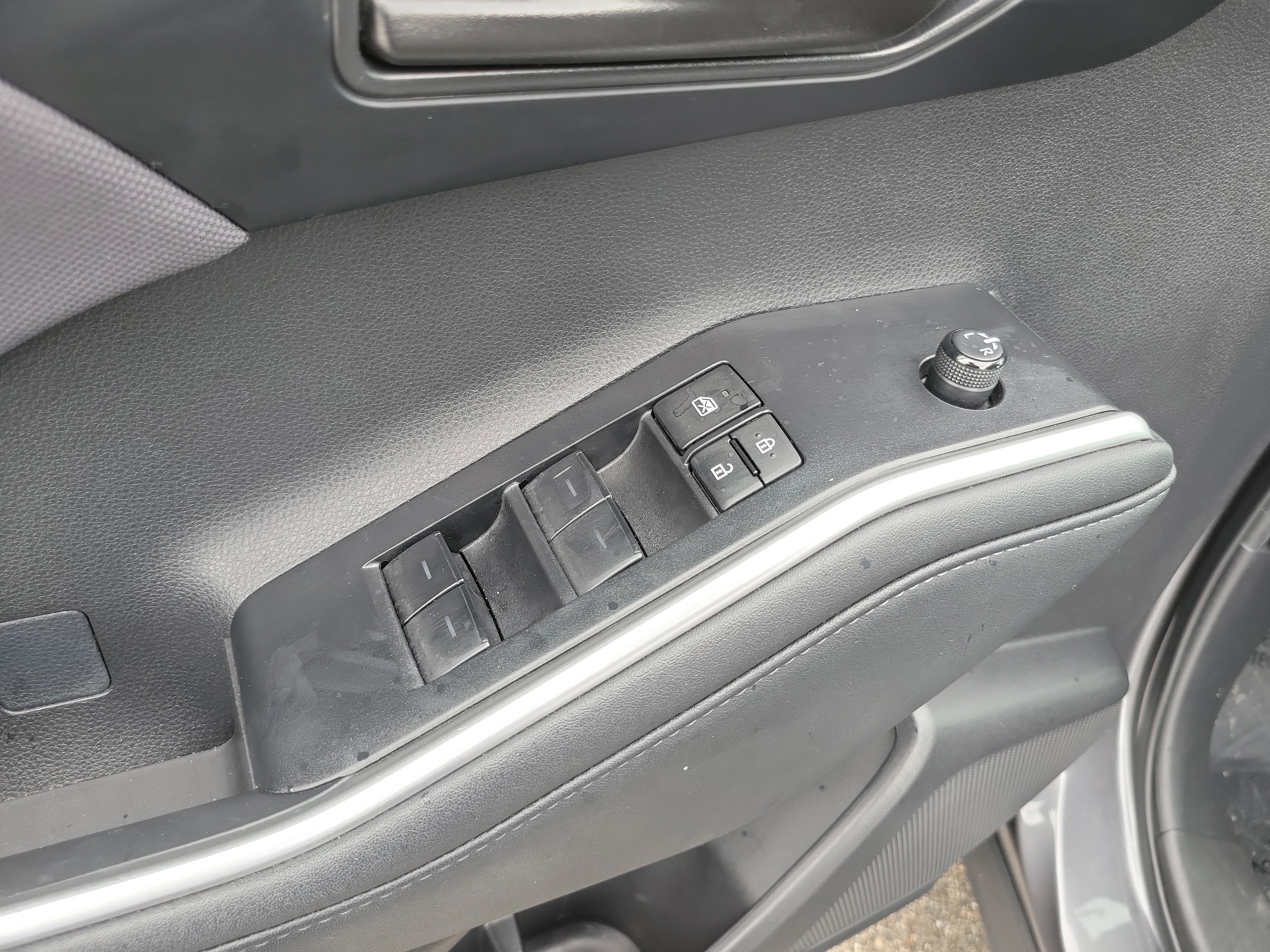 Used 2023 Toyota Highlander LE FWD image 27