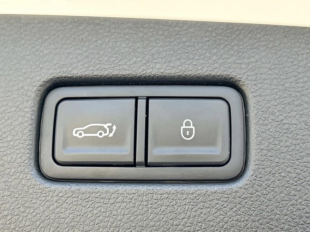 Used 2025 Genesis GV70 3.5T Sport w/ Sport Advanced Package image 15